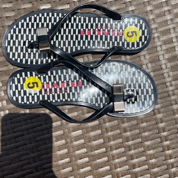 Coach Black Jelly Landon Gold Bow Flip Flops Sandals Flats NWOT - Picture 6 of 6